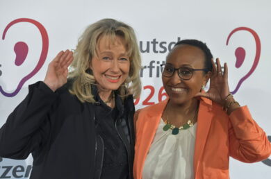 Debora Weigert, Awet Tesfaiesus